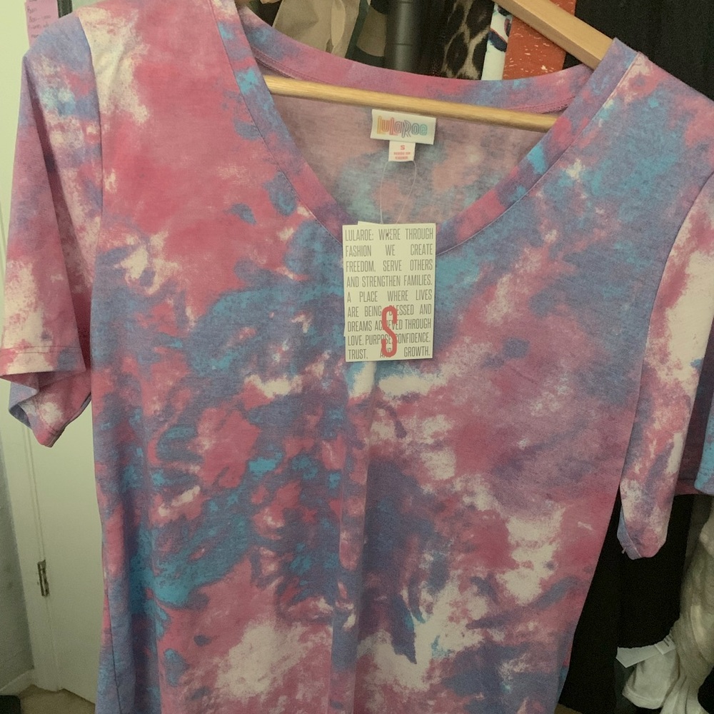 NWT lularoe tie dye iris small
